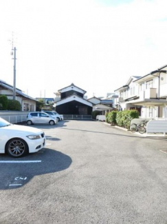 車をお持ちの方に嬉しい駐車場付きの物件です