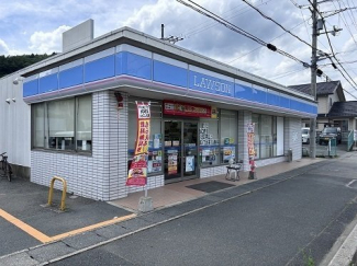 ローソン　園部駅前店まで450m