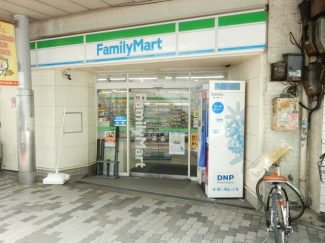 ファミリーマート（九条店）まで300m