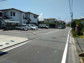 北側からの写真です。西側接道の道路は４ｍの幅があります♪