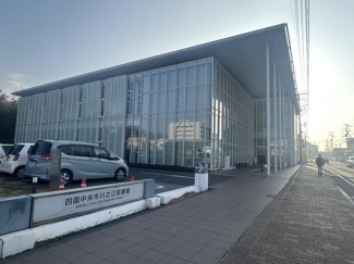 四国中央市川之江図書館まで970m