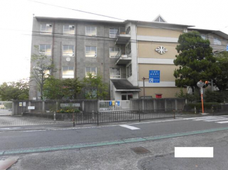 松山市立久米小学校まで923m