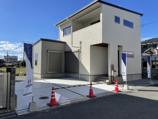 １階居室には雨戸シャッター付き　３台駐車可能　