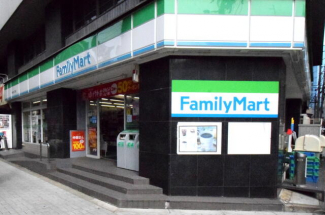 ファミリーマート 西本町二丁目店まで260m