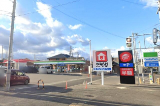 ファミリーマート岸和田上松町店まで680m