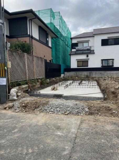 建築中