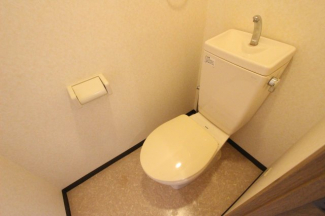 コンパクトで使いやすいトイレです