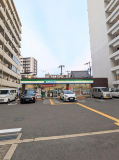 ファミリーマート本田みなと通店まで335m