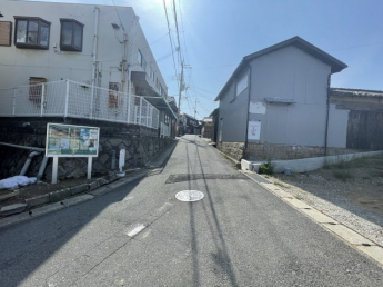 【前面道路含む現地写真】