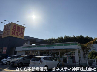 ファミリーマート柳屋名谷インター店：徒歩約7分520ｍ)