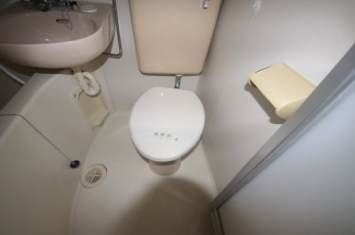 コンパクトで使いやすいトイレです