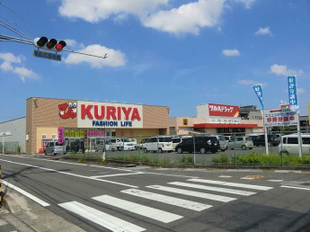 ツルハドラッグ愛知川店まで571m