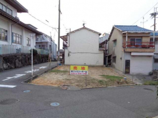 上下水管あり、都市ガス地域　南東角地なので日当たり良好です！