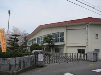 砥部町立宮内小学校まで1094m