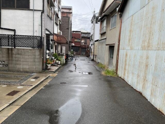 玄関廻りは広々としています。自転車やバイクも停められます。