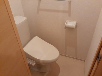 ゆったりとした空間のトイレです