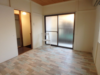 落ち着いて過ごせるお部屋なので、寝室にいかがでしょうか