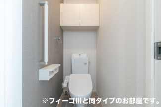 落ち着いた色調のトイレです