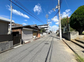 南東向きで日当たり良好　前面道路が広く、向井が公園のため開放