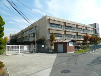 茨木市立福井小学校まで740m