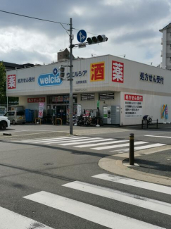 ウエルシア生野巽北店まで185m