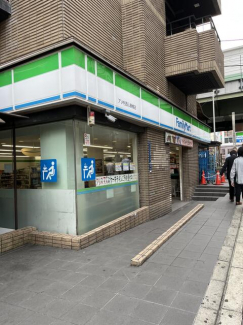 ファミリーマートアメ村西心斎橋店まで86m