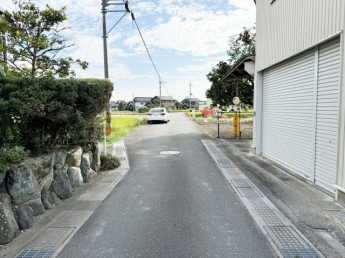 【前面道路含む現地写真】