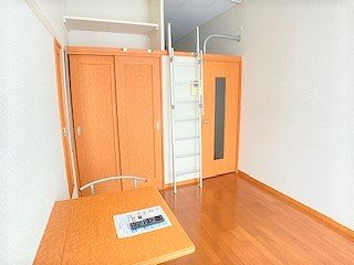 こちらの居間で趣味の時間をお楽しみください