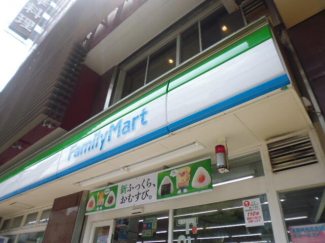 ファミリーマート　中崎南店まで240m