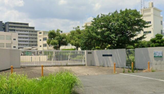 高槻市立富田小学校まで570m