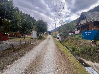 【前面道路含む現地写真】