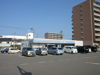 ローソン西条新町店まで76m