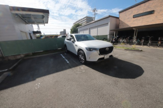 車をお持ちの方に嬉しい駐車場付きの物件です