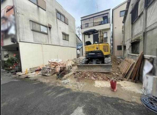 東向き　整形地　建築条件なし売り土地　建物解体更地渡し