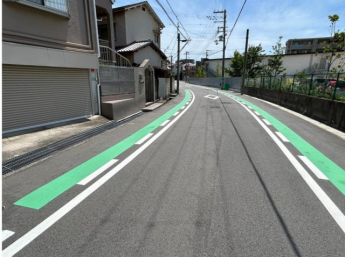 【前面道路含む現地写真】