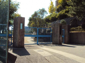 苦楽園小学校まで1400m