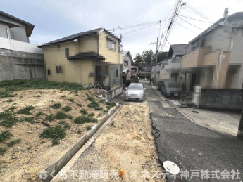 【前面道路含む現地写真】