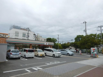 セブンイレブン（大阪鶴町３丁目店）まで190m