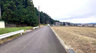 【前面道路含む現地写真】