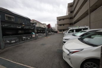 車をお持ちの方に嬉しい駐車場付きの物件です