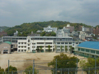 松山市立 道後中学校まで1296m