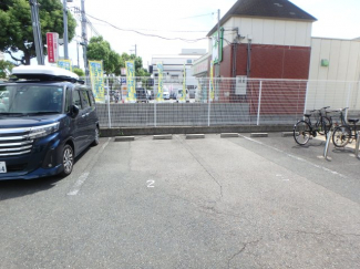 車をお持ちの方に嬉しい駐車場付きの物件です