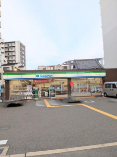 ファミリーマート本田みなと通店まで335m