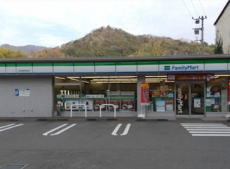 ファミリーマート宇和島伊吹町店まで588m