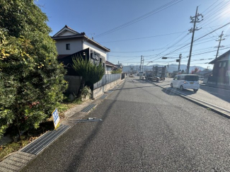 【前面道路含む現地写真】