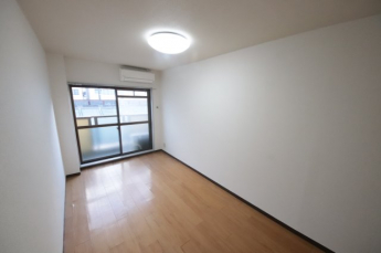 こちらの居間で趣味の時間をお楽しみください