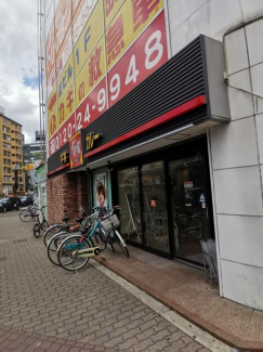 すき家大国町駅前店まで296m