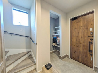 明るい玄関です。