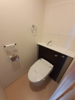 ゆったりとした空間のトイレです