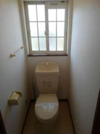 ゆったりとした空間のトイレです